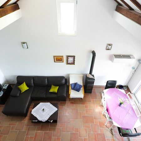 Spacious Apartment Lucia Prozura Exterior photo