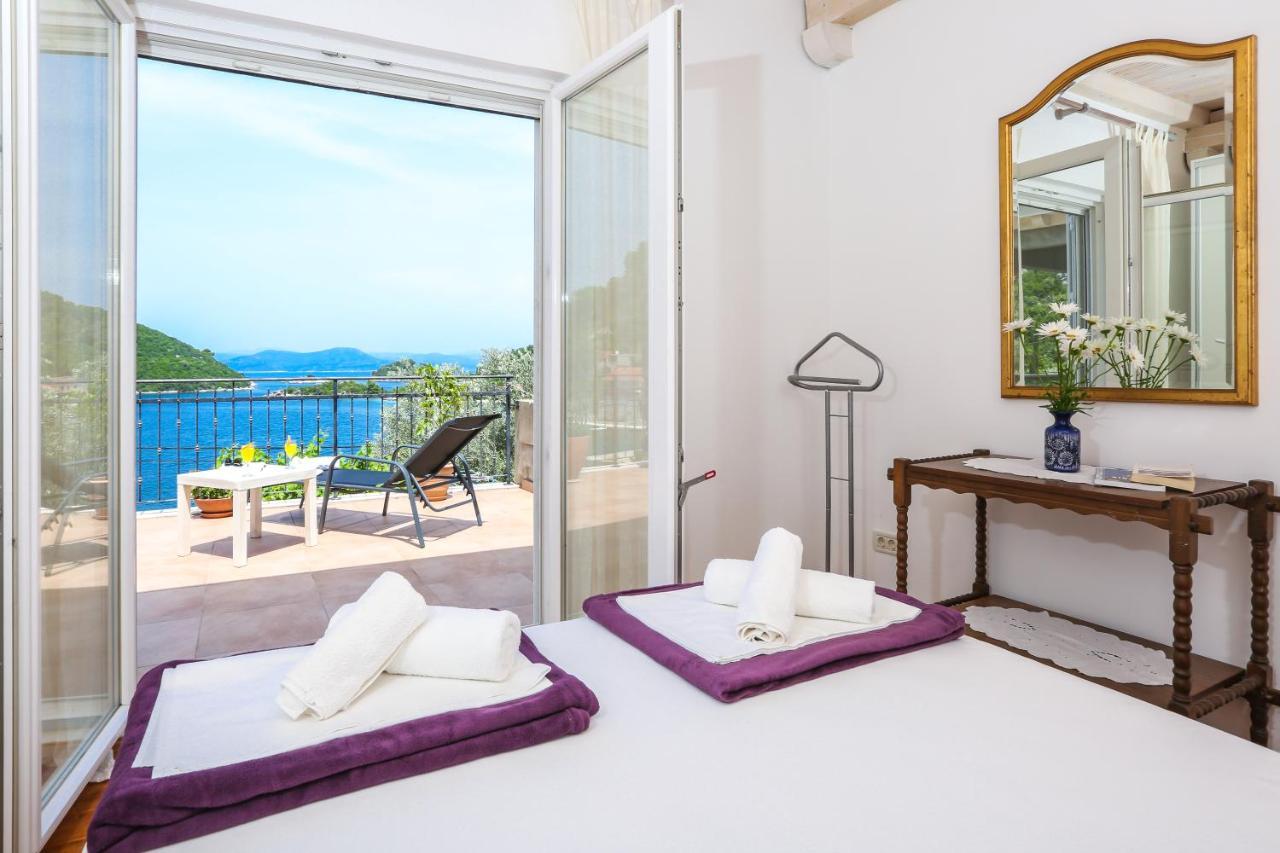 Spacious Apartment Lucia Prozura Exterior photo