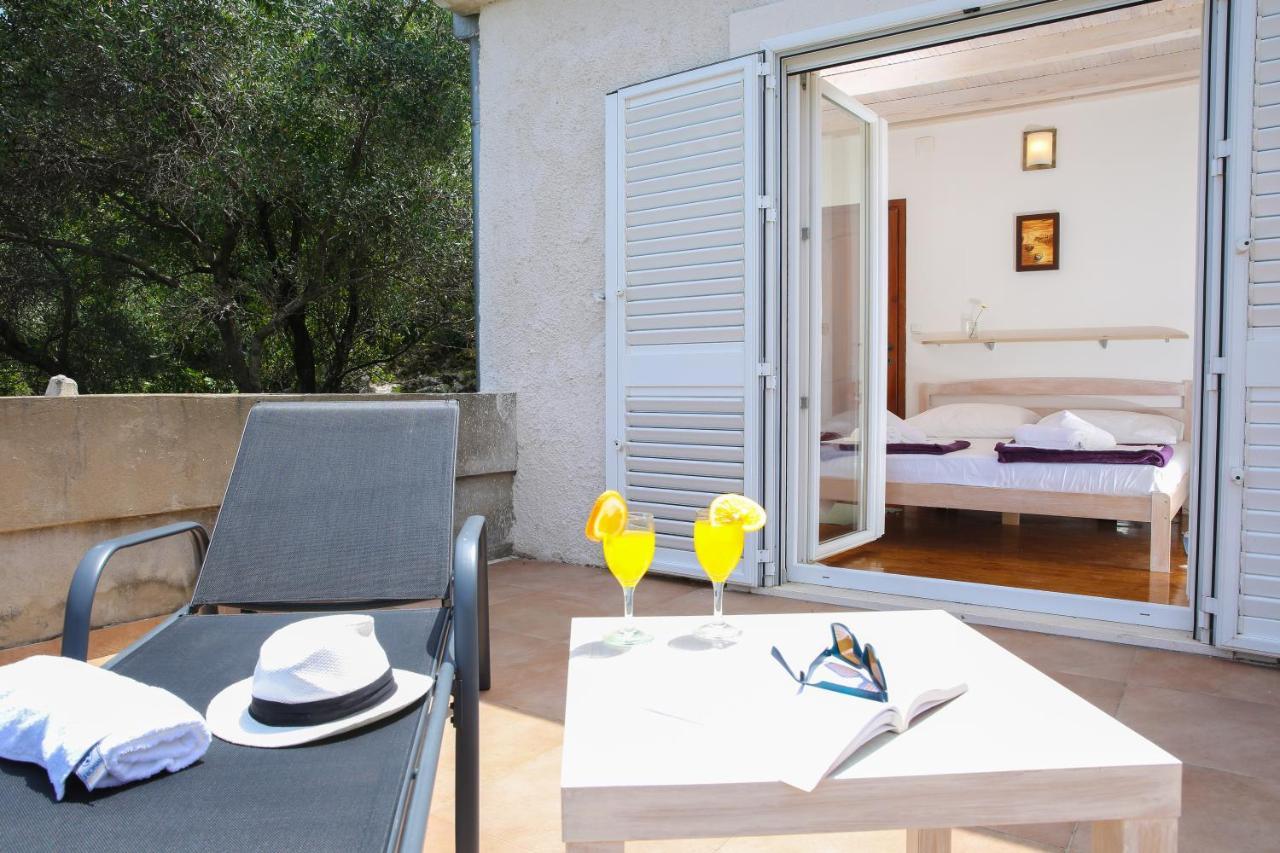 Spacious Apartment Lucia Prozura Exterior photo