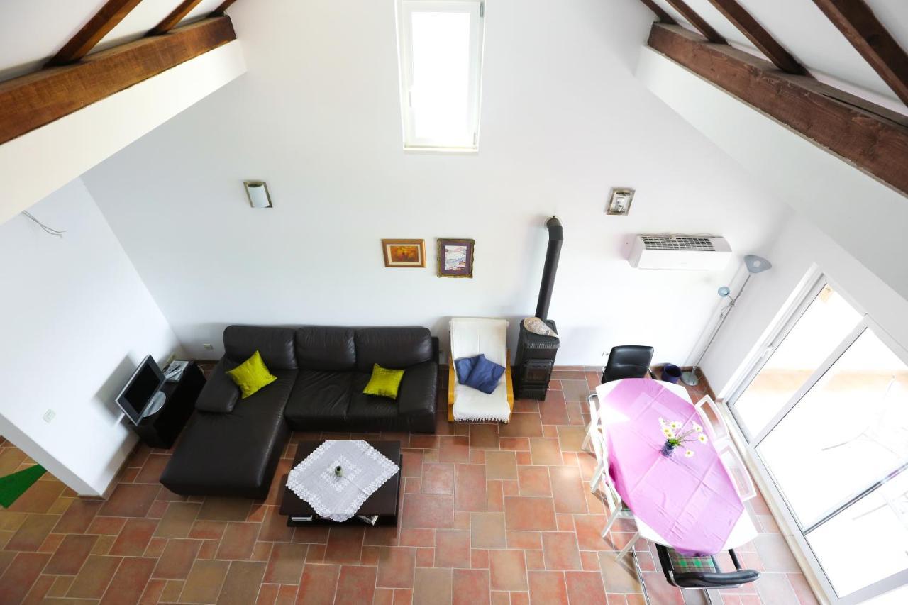 Spacious Apartment Lucia Prozura Exterior photo