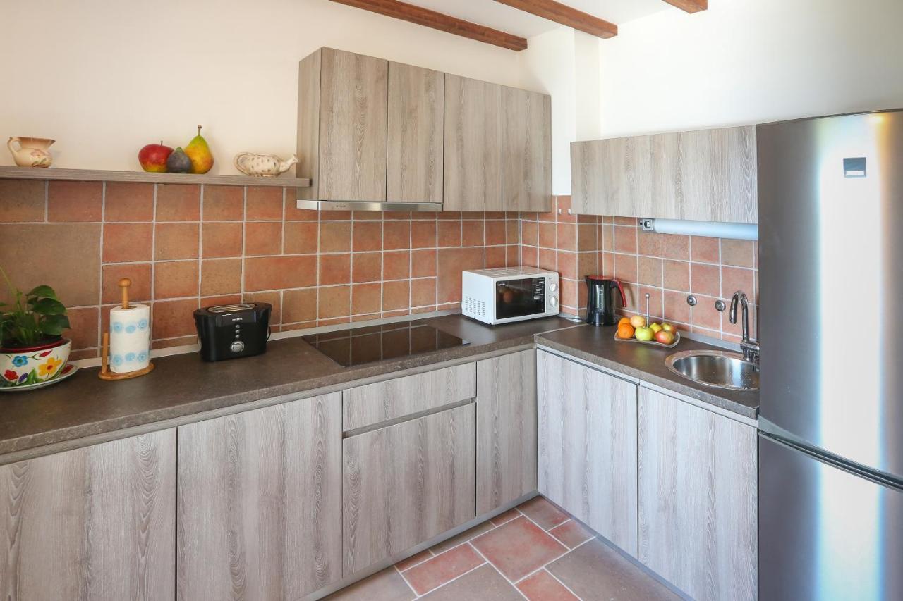 Spacious Apartment Lucia Prozura Exterior photo