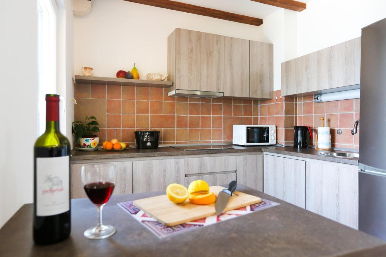 Spacious Apartment Lucia Prozura Exterior photo