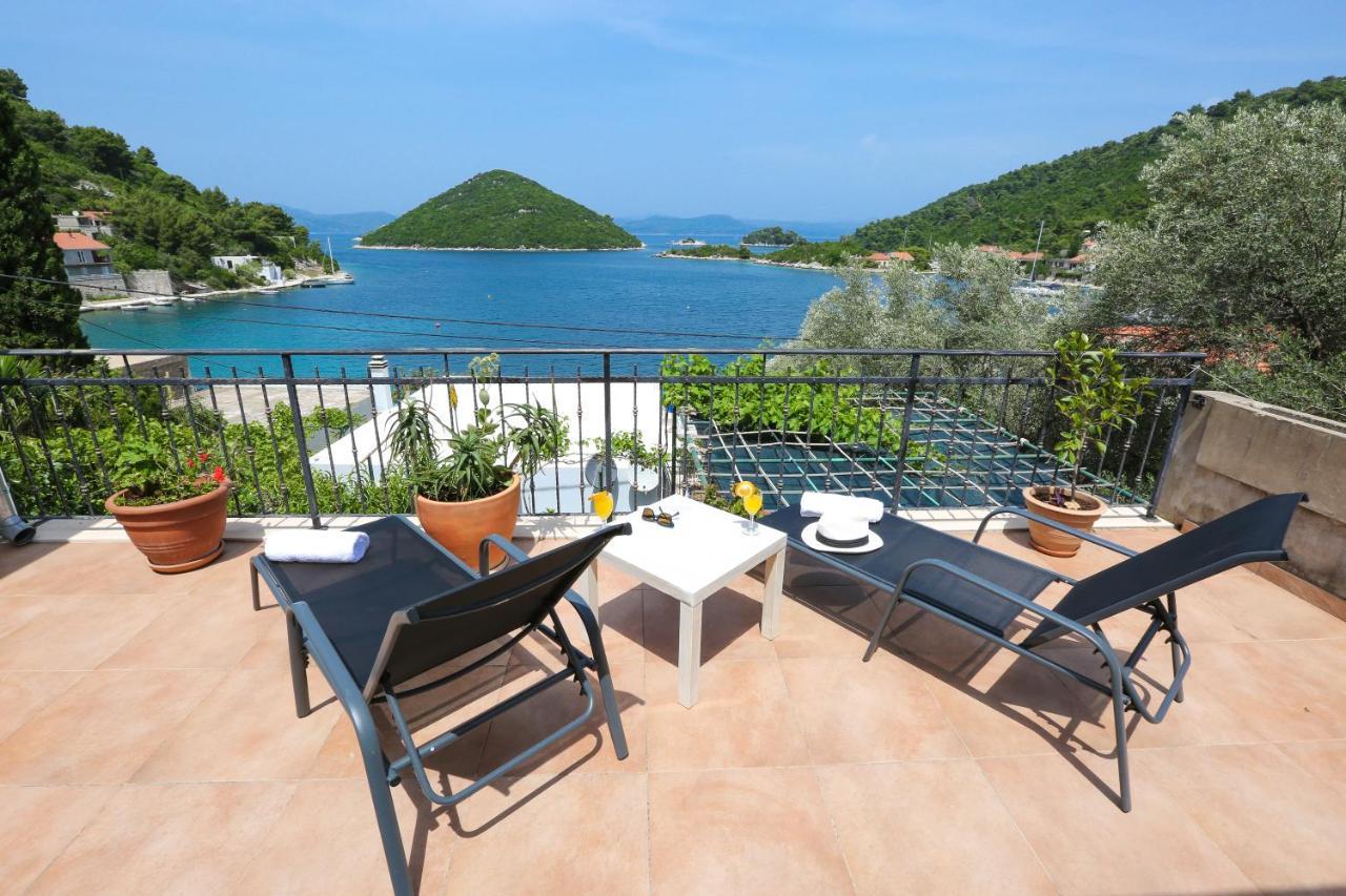 Spacious Apartment Lucia Prozura Exterior photo